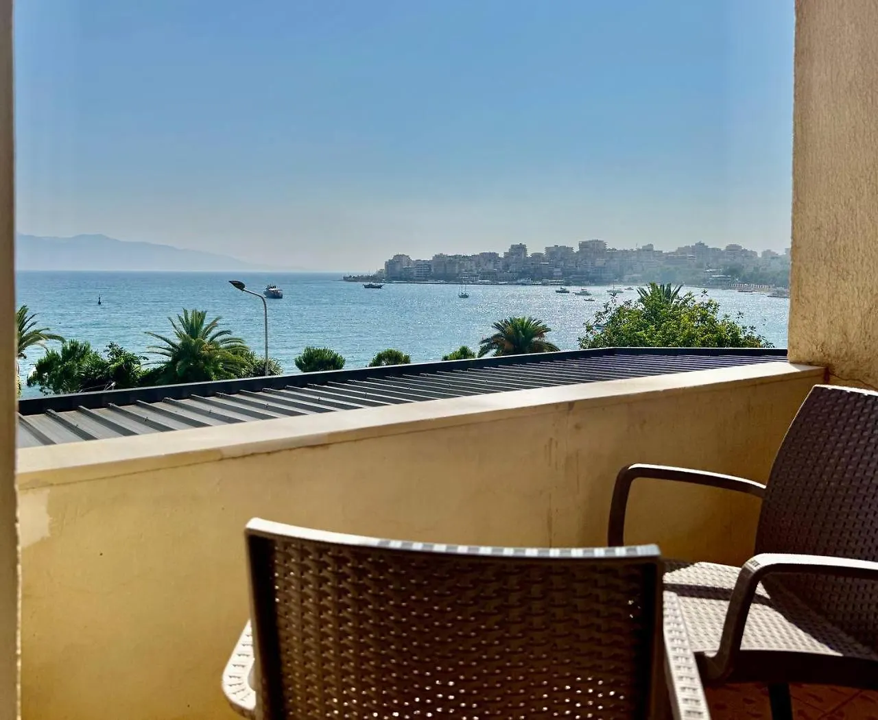 Robin Sea View Apartment Sarande