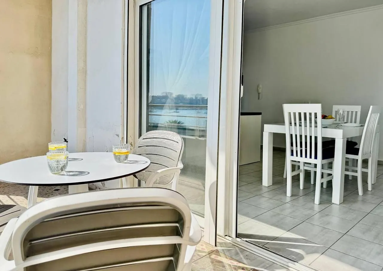 Robin Sea View Apartment Sarande Albania